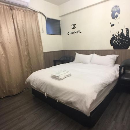 Love Feng Jia Apartment Hotel Тайчжун Екстер'єр фото